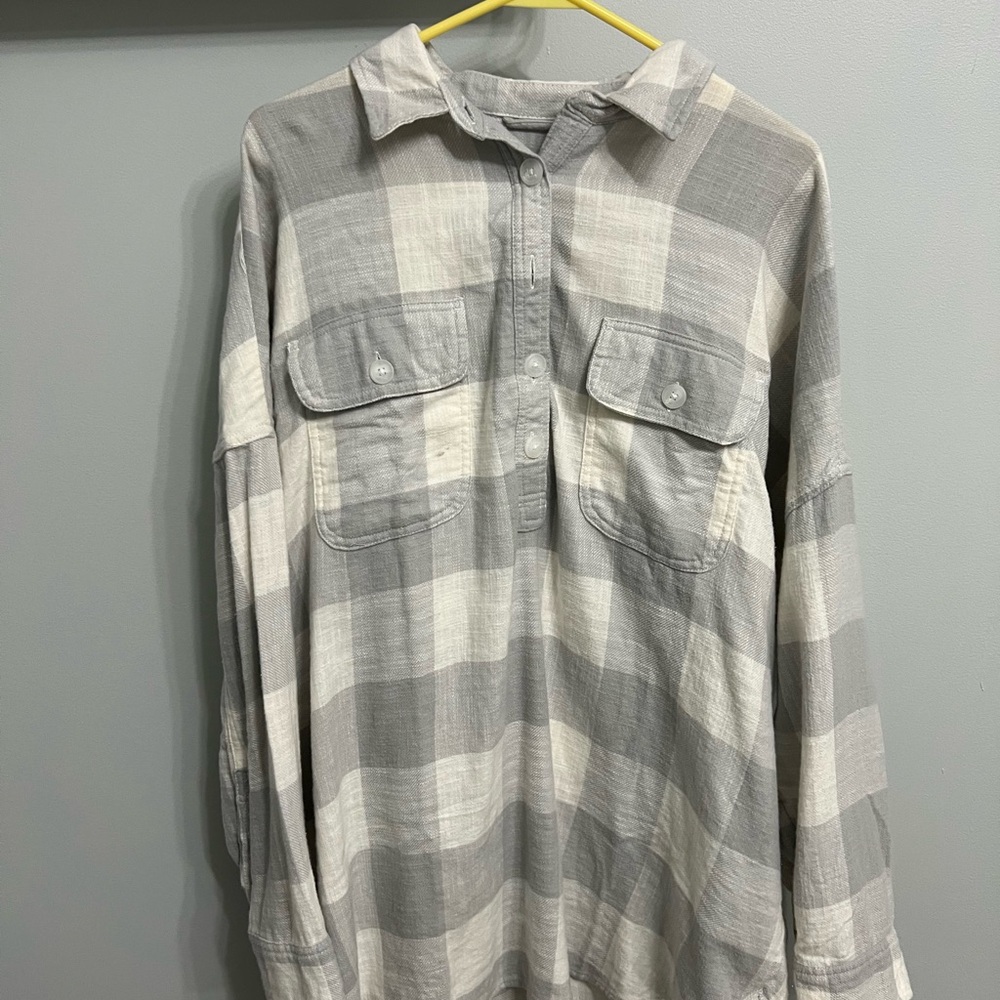 American Eagle Outfitters Light Gray Plaid Shirt